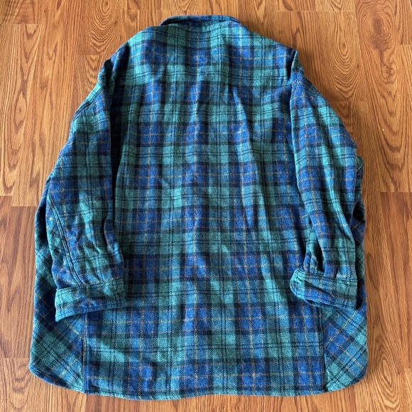 Frank & Eileen McLoghlin Utility Shirt in Textured Plaid Flannel - Picture 3 of 5